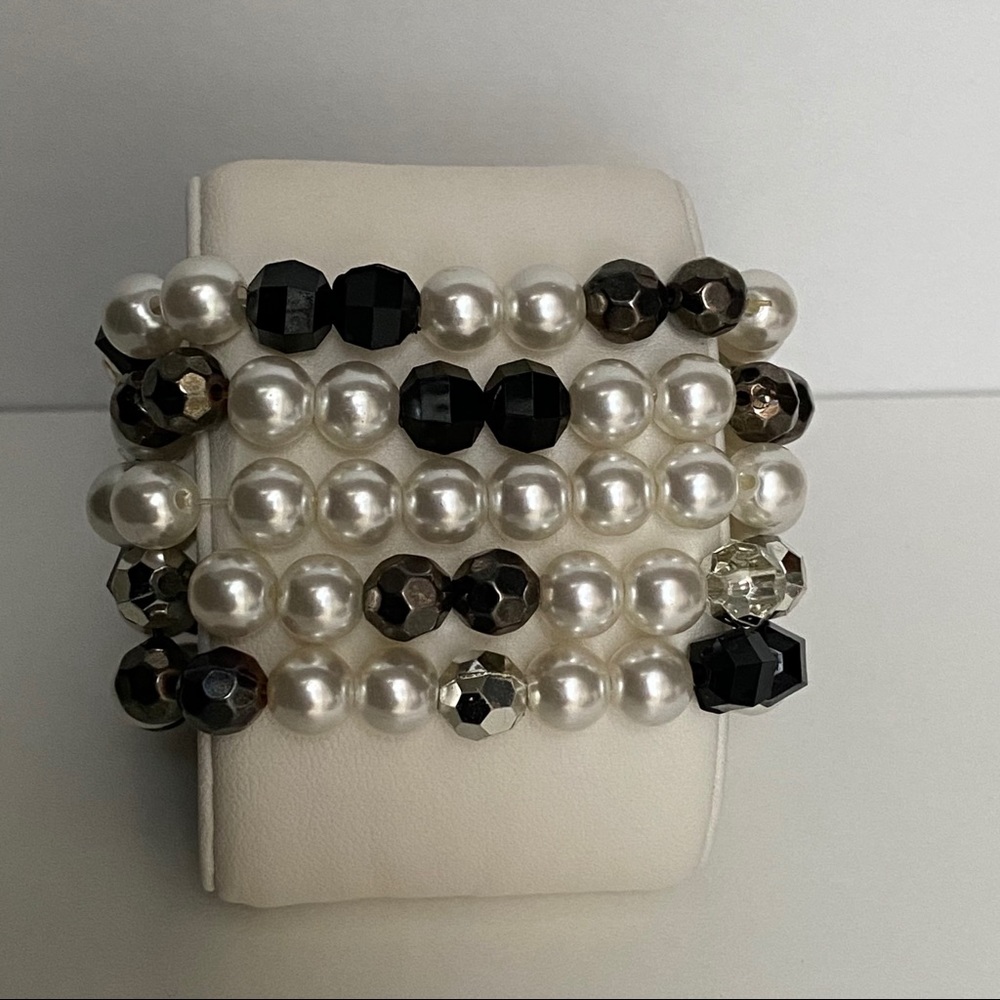 Free w/purchase Express Blk Pearl Stretch Bracelet